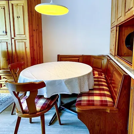 Zentrale In Mit Großem Balkon *
