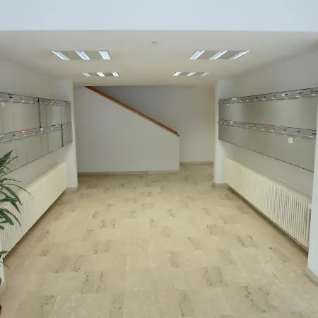 Zentrale In Mit Großem Balkon St. Moritz